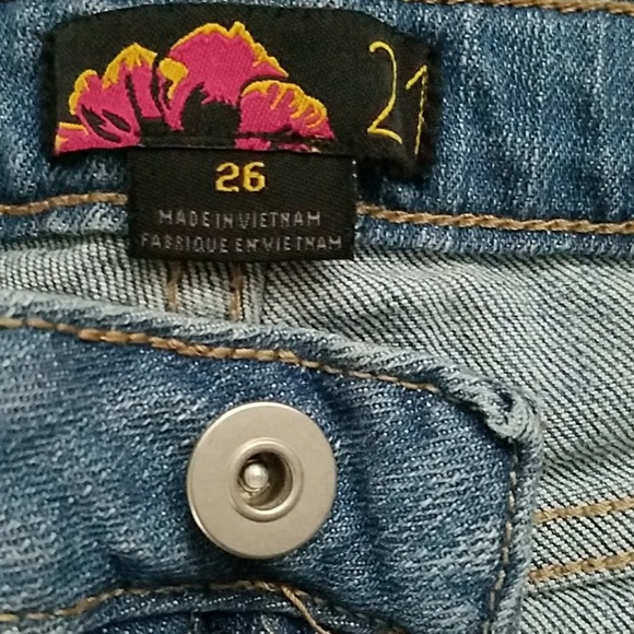 🔵 Rue21 distressed cut off denim shorts  26 - Picture 5 of 8